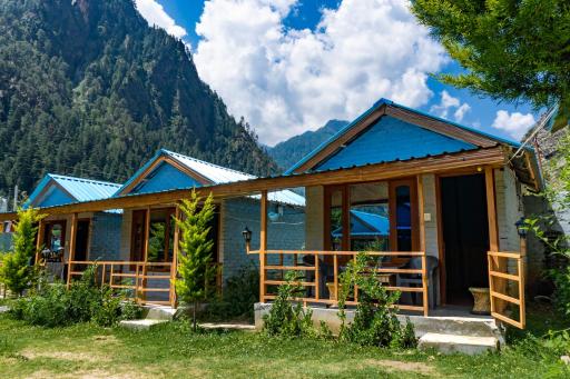 Lee Garden Himalayan Wooden Cottages - Housity