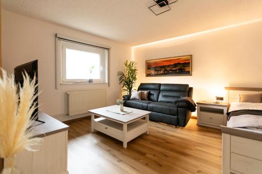Apartment am Rande der City in Gartenlage, Highspeed WLAN, 140cm Doppelbett - Housity
