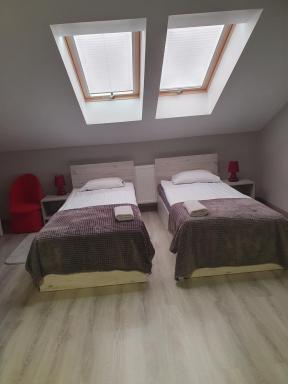 Stajnia Kruki - Housity