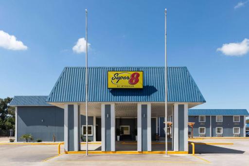 Super 8 by Wyndham Buffalo - Housity