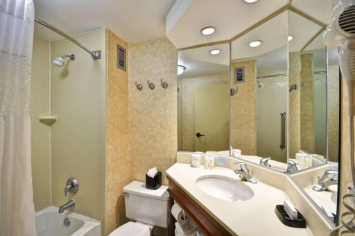 Hampton Inn Memphis Poplar - Housity