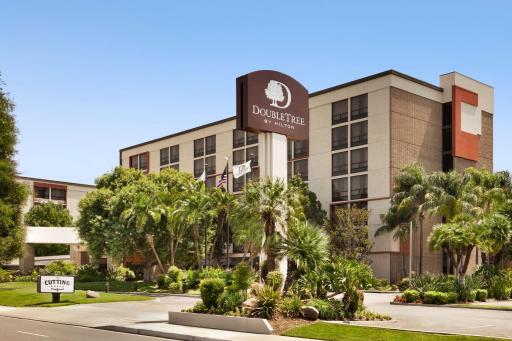 DoubleTree by Hilton San Bernardino - Housity