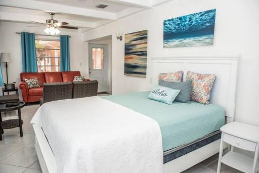 Aloha Condominium On the Intracoastal-Walk to the Beach - Housity