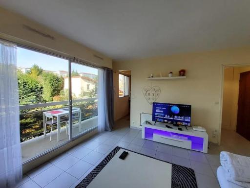 Appartement moderne aux Pavillons sous Bois 24 m² + Terrasse - Housity