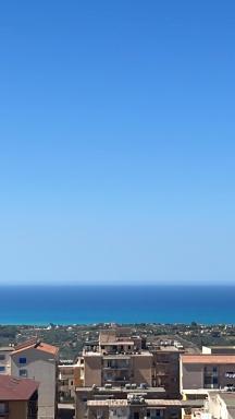 Albahome, Comoda casa vacanze centralissima e panoramica - Housity