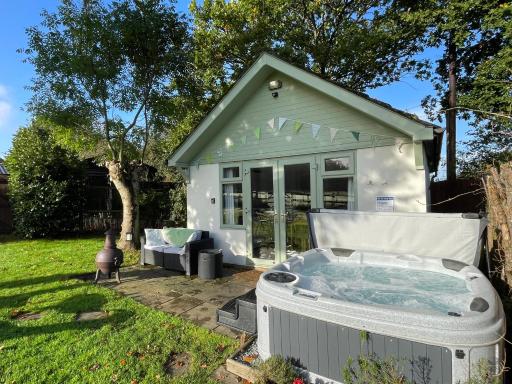 Pheasant Lodge - Housity
