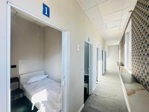 Center Capsule Hotel - Hizvo