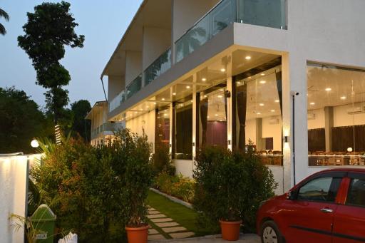 Golden Pearl Resort By Gemstone Hospitality - Housity