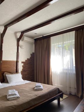 Ideal Hotel - Housity
