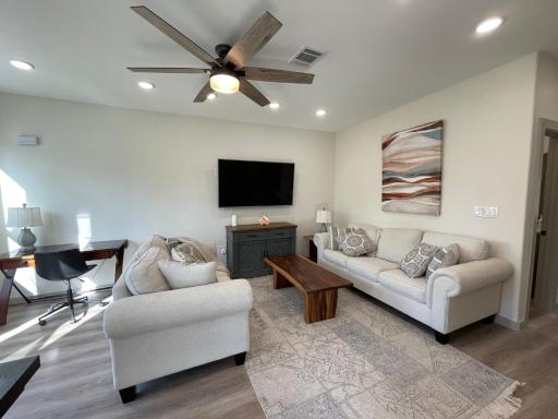 Country Oasis B - Housity