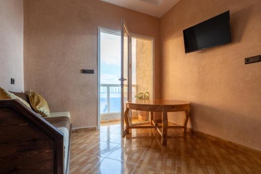 Beachfront cactus surf experience - Housity