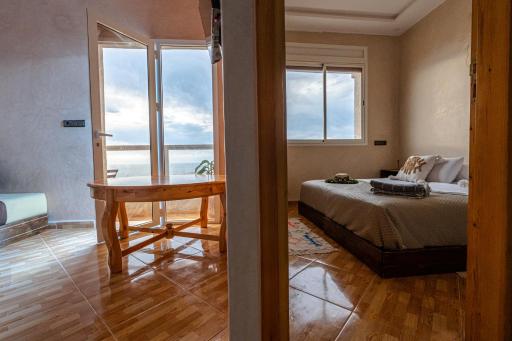 Beachfront cactus surf experience - Housity