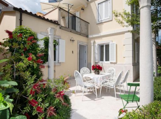 Elegant Lovran Apartment with Sea view - Housity