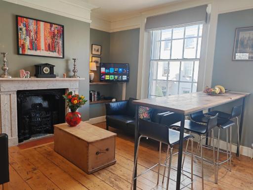 Historic Winchester Apartment - Housity