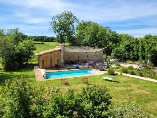 Gîte campagne famille 15 pers Piscine chauffée Jeux enfants Pétanque - Housity