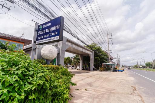 Baan Suan Khun Ta and Golf Resort - Housity