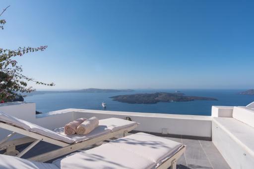 Karpimo Horizon - Caldera View with private hot tub - Housity