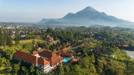 Royal Hotel and Villas Trawas - Housity