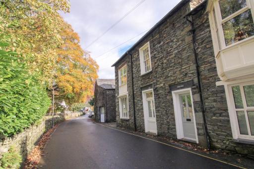 Bakers Rest ideal for 2 families centrally located in Grasmere with walks from the door - Housity