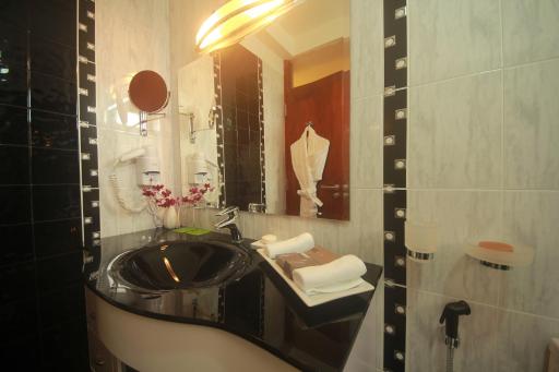 Unique Towers Luxury Boutique Suites - Housity