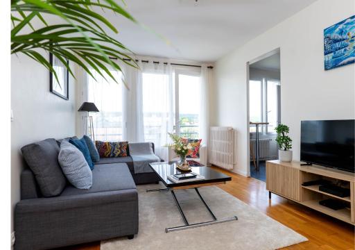 Appartement fonctionnel, balcon ,2 minutes gare ,17 minutes Paris - Housity