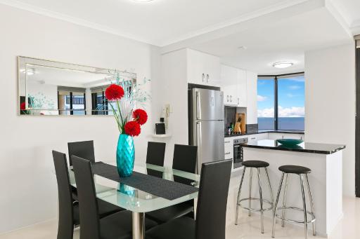 Cairns Luxury Waterview Apartment - Housity