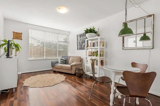 Modern City-Fringe Apartment in New Town - Housity