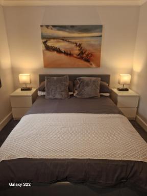 Farne Lodge - Housity