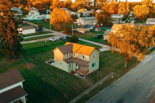 Family Friendly Downtown Apple Creek by Antiques - Housity