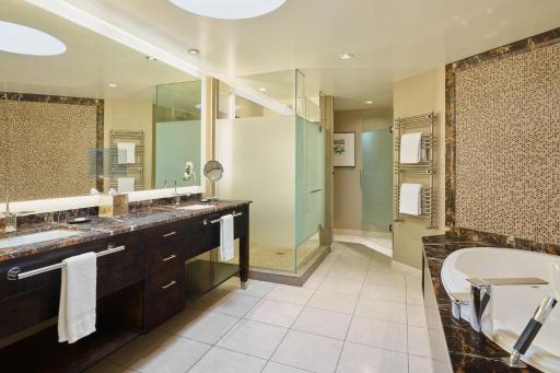 The Westin Kansas City at Crown Center - Housity
