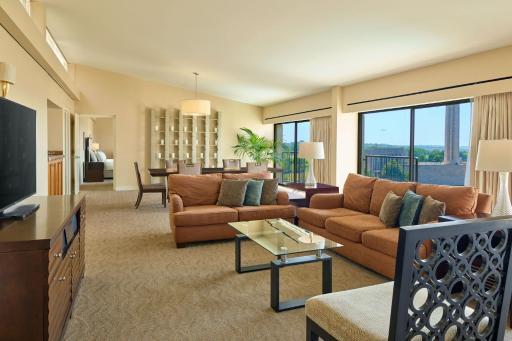 The Westin Kansas City at Crown Center - Housity