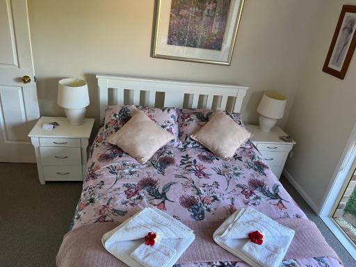 Robyn's Nest - Bed and Breakfast - Housity