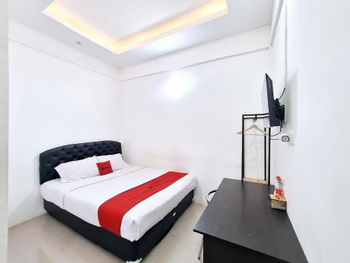 RedDoorz near Stasiun Kediri - Housity