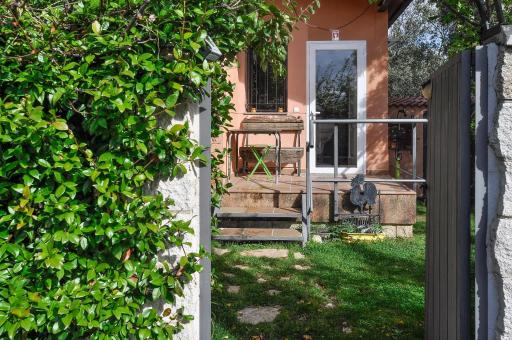 Acogedora casa con verde jardín by CABANA Rentals - Housity