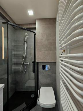 Apartament Pod Radiostacją -Gliwice Tarnogórska, parking free, klimatyzacja - Housity