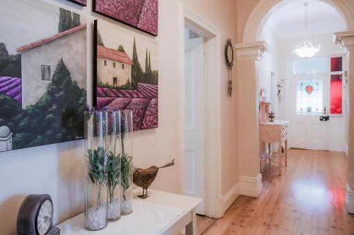 Azalea Cedar-Rose Barossa Valley Villa - Housity