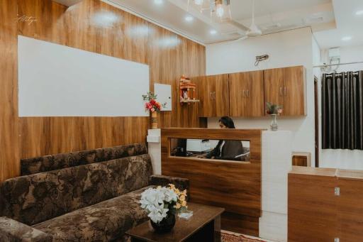 Hotel Lotus Inn - Housity