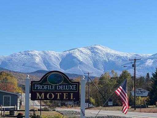 Profile Deluxe Motel - Housity