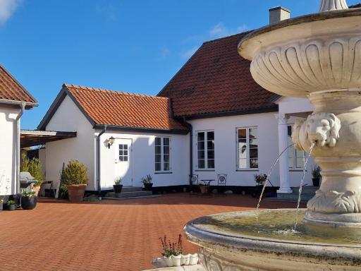 Fontänens Bed & Breakfast - Housity