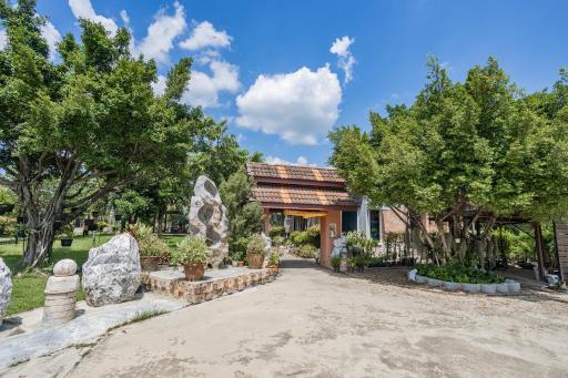 Busaya Resort & Cuisine - Housity