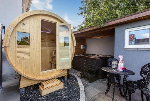 Gites Spa Strasbourg - Studio romantique, jacuzzi, sauna, terrasse privée - Housity