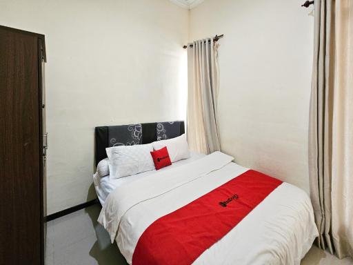 RedDoorz Syariah Nanna Homestay Near Dino Park - Housity