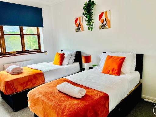 Cosy one bedroom apartment in Chatham town centre, Medway - Free parking - Housity