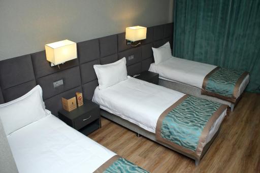 Golden Hotel - Housity