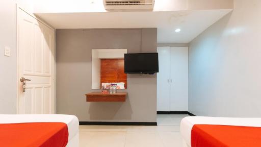 RedDoorz near Bambang Station - Housity
