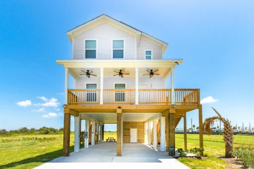 Cozy 3 Bedroom Family Beach Home in Galveston - Housity