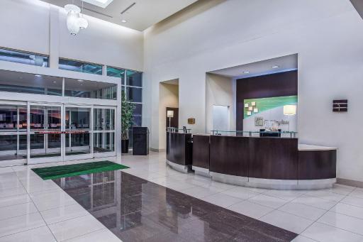 Holiday Inn Louisville Airport - Fair/Expo, an IHG Hotel - Housity