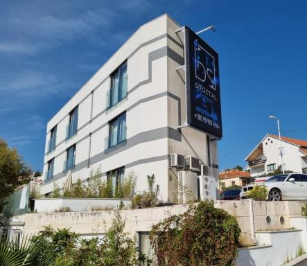 Hotel Jona - Housity
