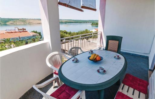 Awesome Apartment In Posedarje - Housity