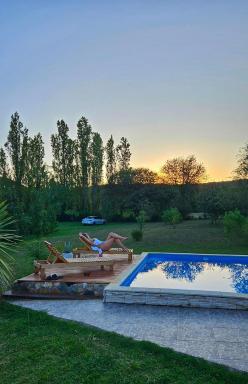 HERMOSA CASA con 4000mts de PARQUE en las SIERRAS DE CORDOBA - Housity